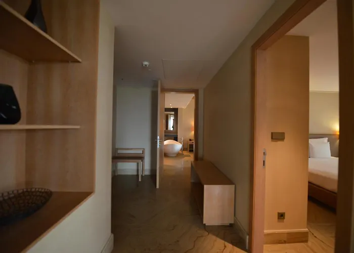 The Navigator 5* 圣港